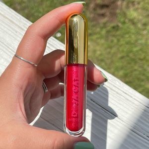 DOJA CAT MUSE - Plumping Lip Gloss in Red